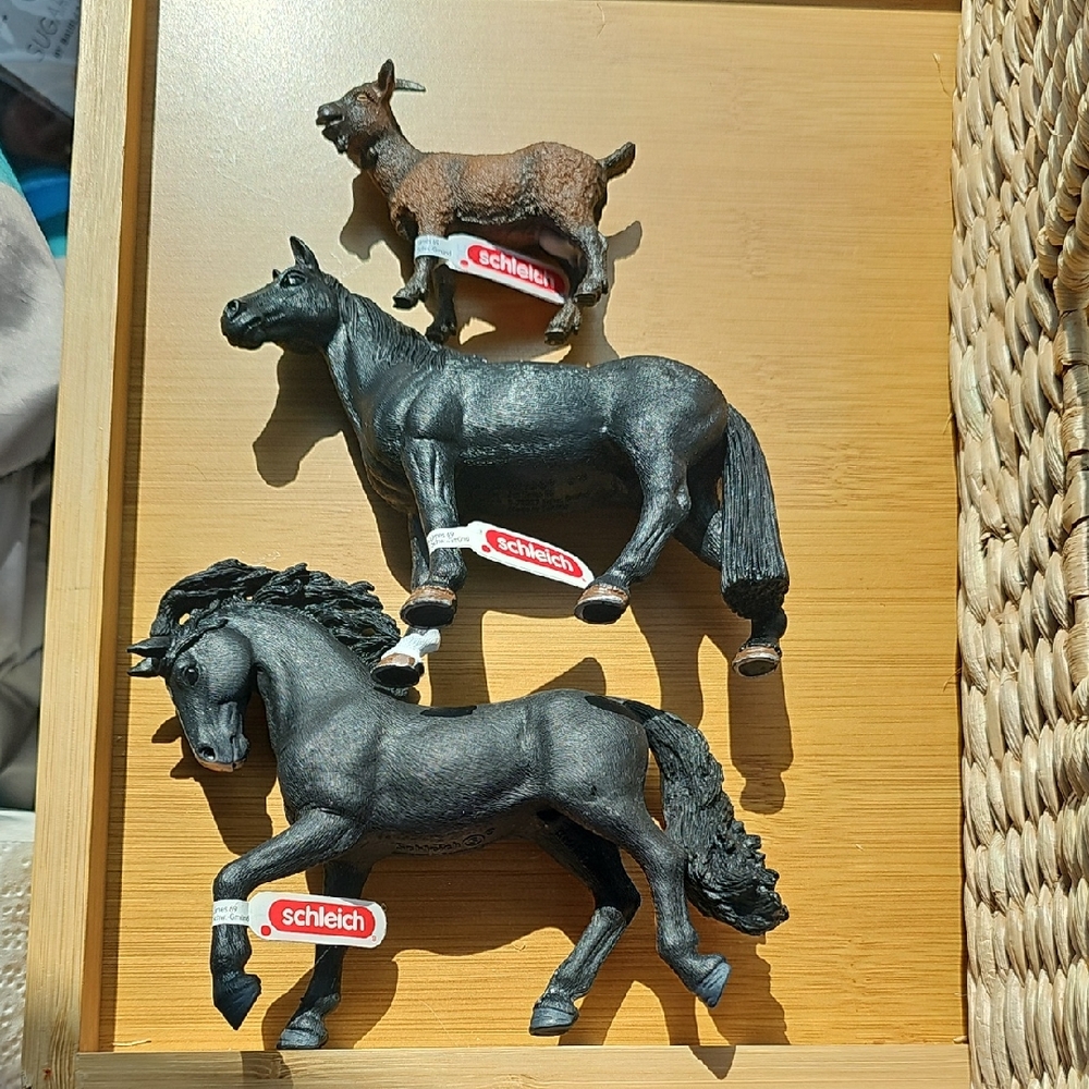 Dynamic Black and Brown Action Figures Playset